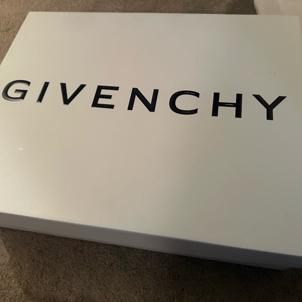 Real AUTHENTIC GIVENCHY BOOTS SIZE 40(us 10)I wear a us 8 in women run small